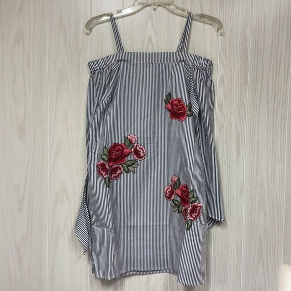 Romeo and Juliet Cold Off Shoulder Stripe Dress - Picture 3 of 4